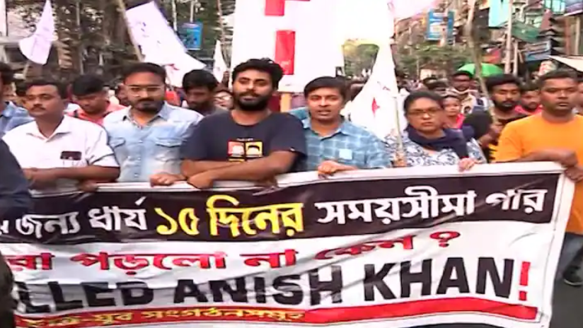 अनीस खान की मौत की जांच में राज्य के पास उचित निर्देश नहीं, कॉलेज स्ट्रीट पर एसएफआई का विरोध डीवाईएफआई